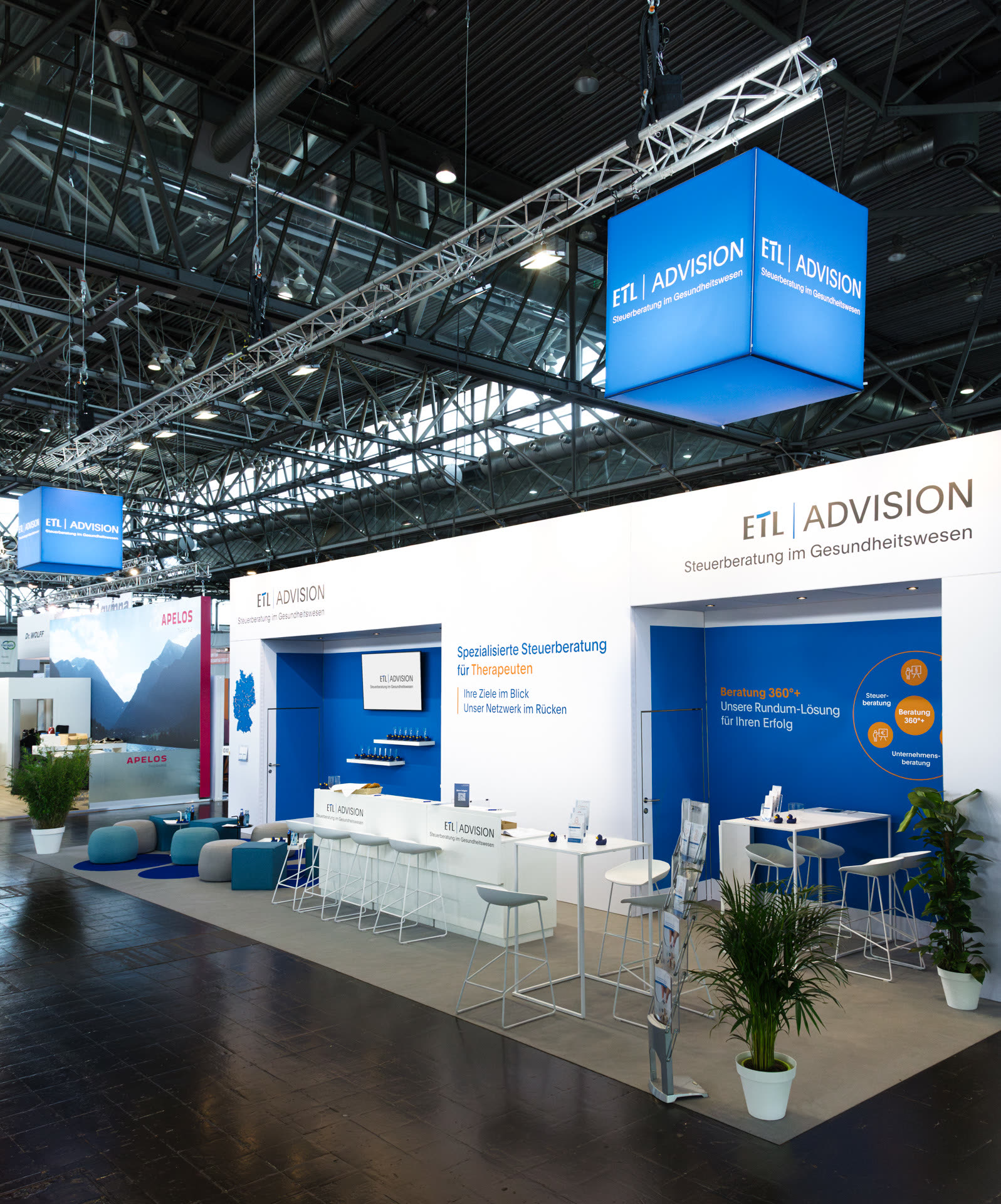Messestand ETL Advision, Empfangstresen und Beleuchtung