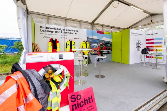 Messestand CWS auf der RETTmobil 2023 in Fulda, Ansicht 2