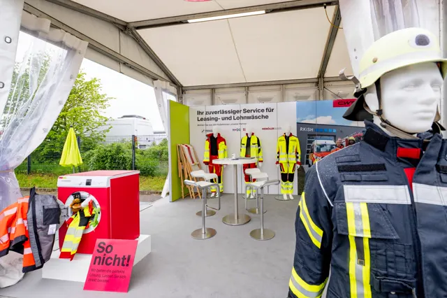 Messestand CWS auf der RETTmobil 2023 in Fulda, Ansicht 3